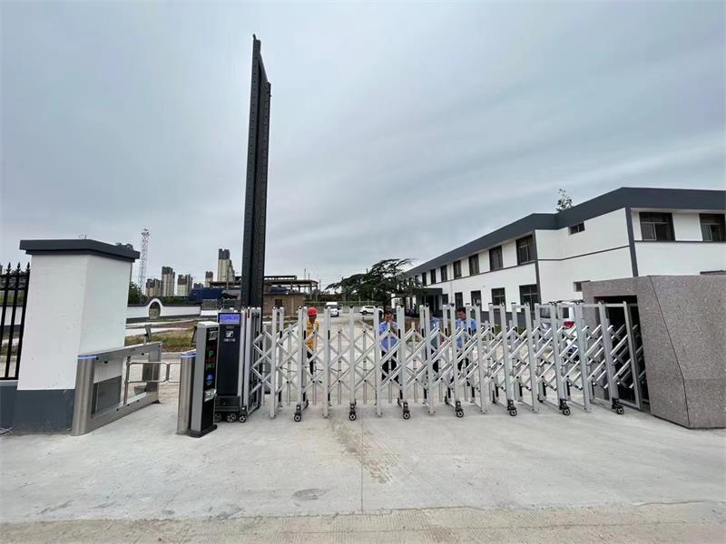 徐州机务段徐北整备场出入口 电动伸缩门 车牌识别系统 人脸识别系统3.jpg