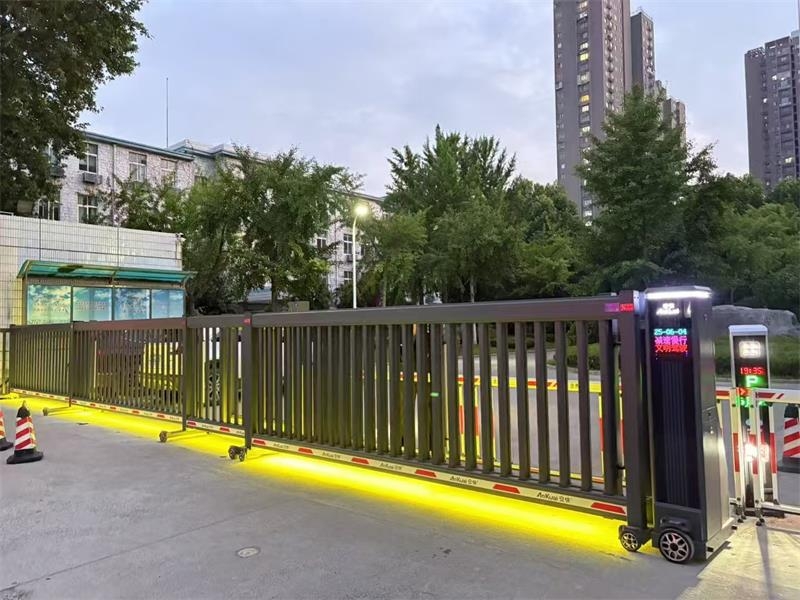 中铁徐州物流中心出入口改造落地 项目采用安快D158道闸 P815车牌识别 T903智能小门 T905分段平移门！