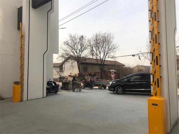 对开栅栏式道闸